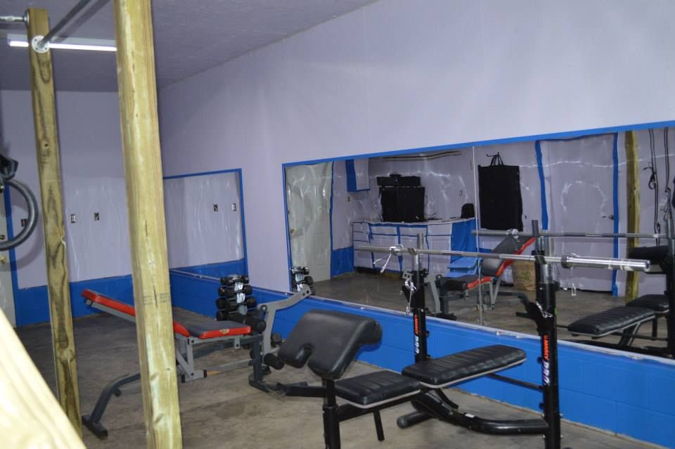 Keeping it simple with free weights and no fancy m