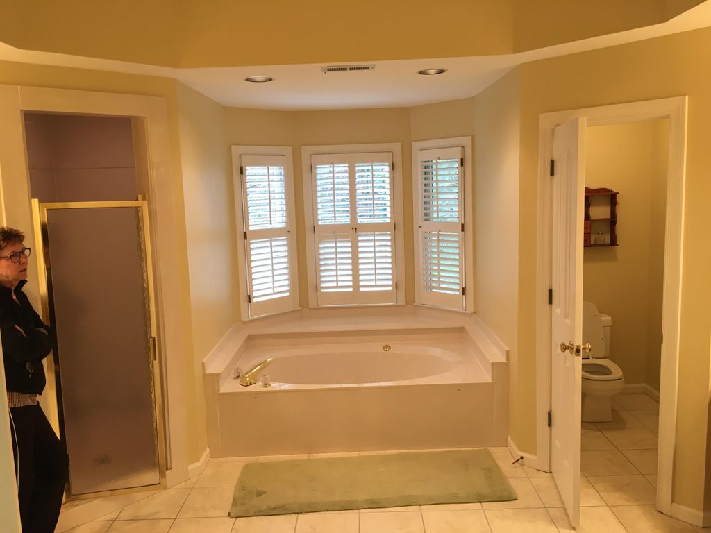 Signal Mountain Bathroom 
Before Picture