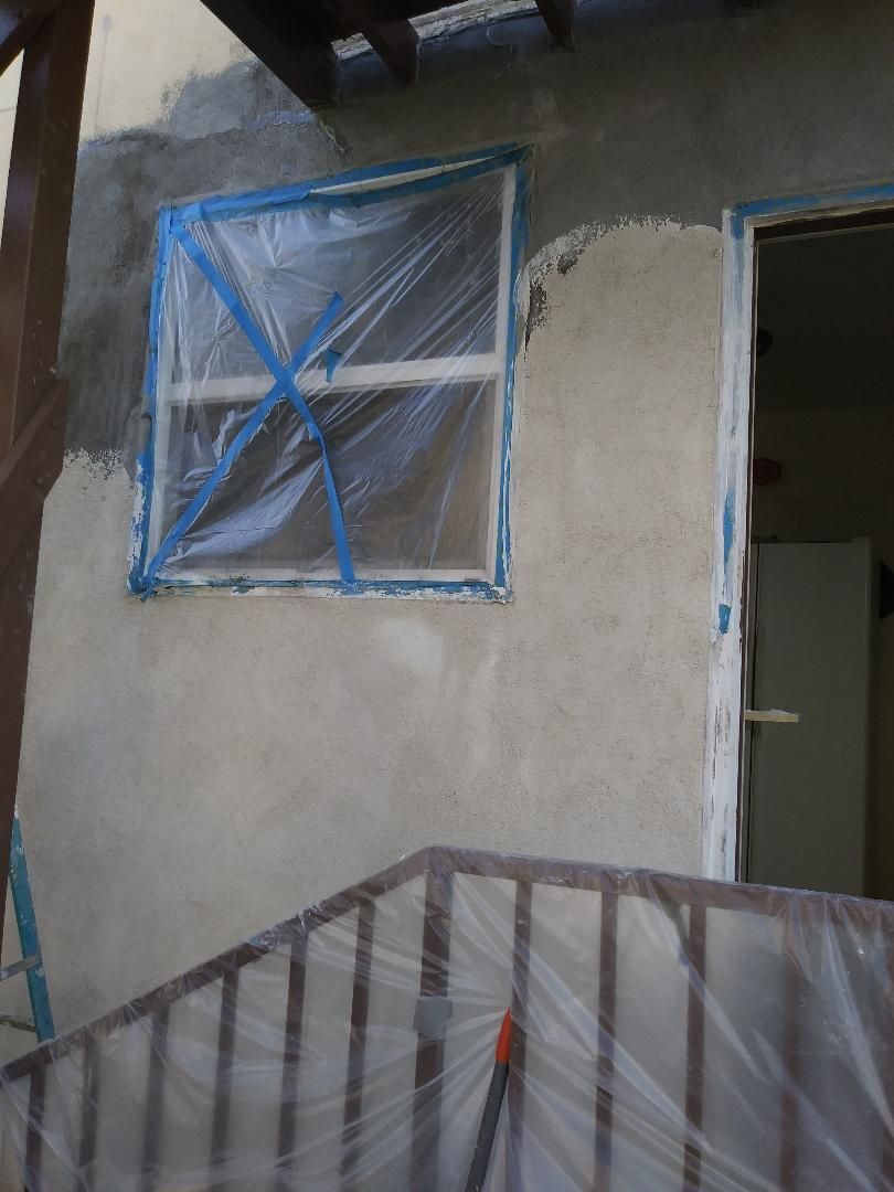 install window apply stucco to finish