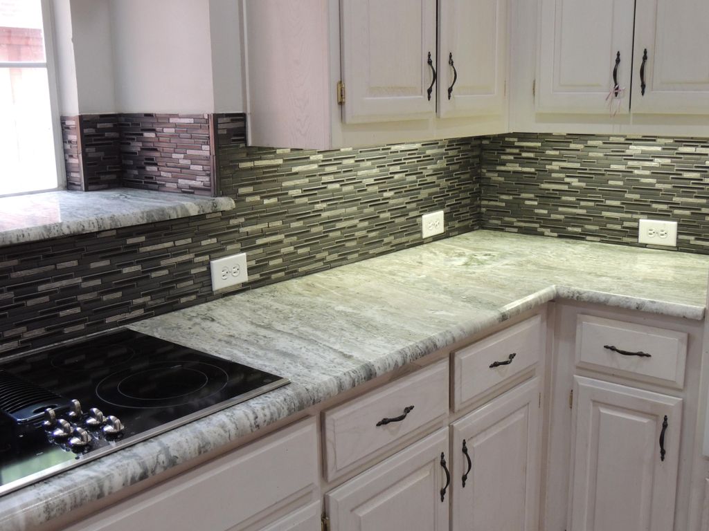 Fantasy Brown With Interlocking Backsplash