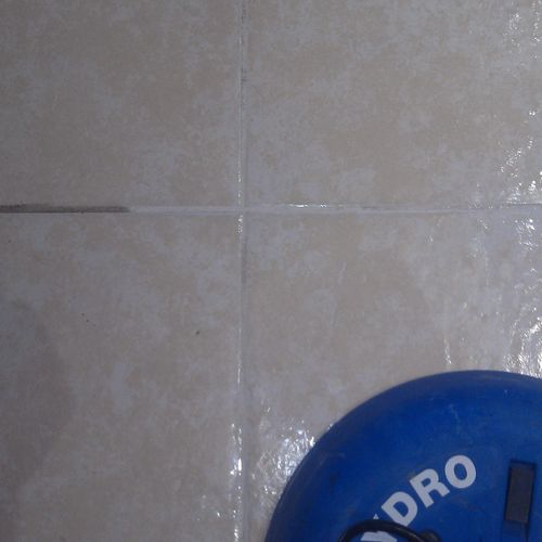 Tile & Grout like new!