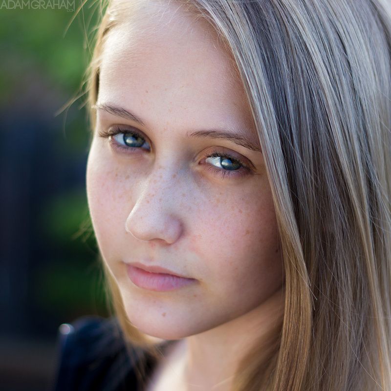 Julie - Headshot