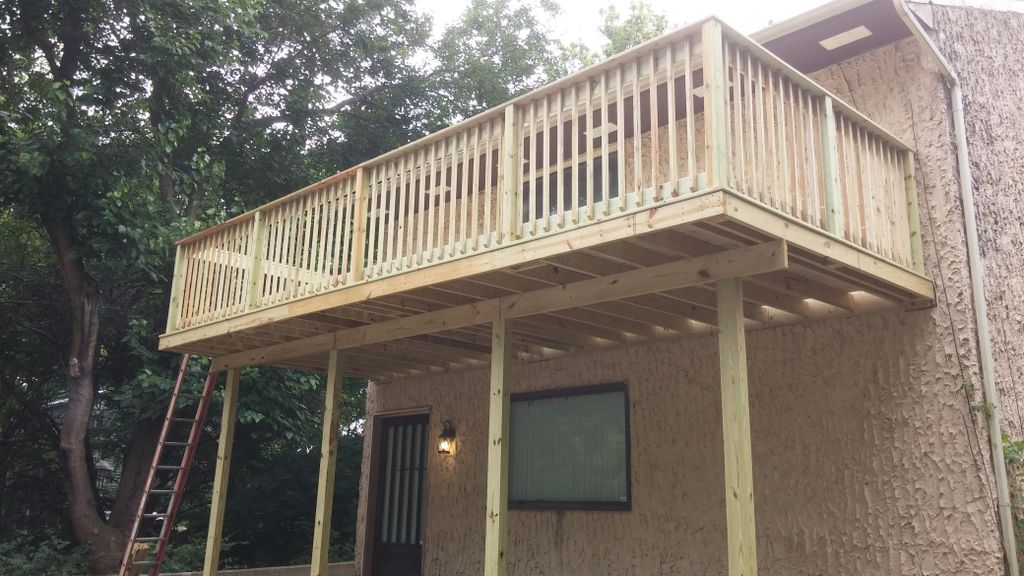2 story deck off master bedroom