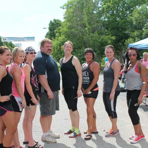 The ladies at the Route 66 strongman III. I traine