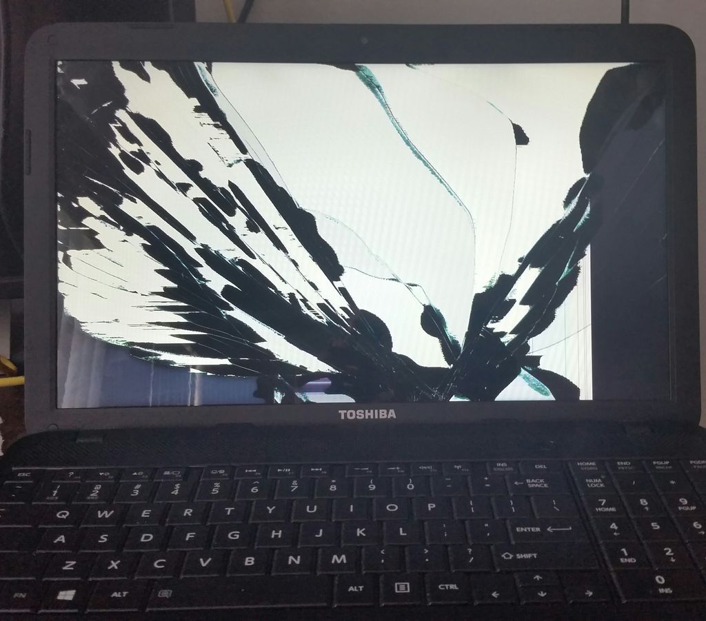 Toshiba Satellite LED screen replacement (before)