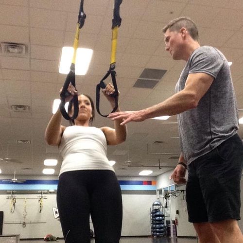 Instructing the movements needed on the TRX Row.