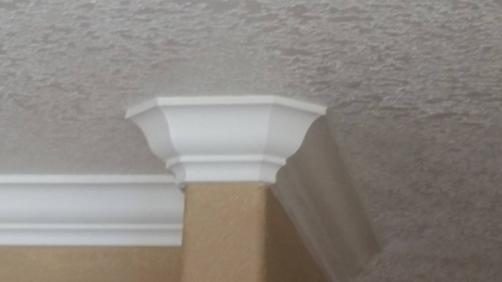 Crown molding corner