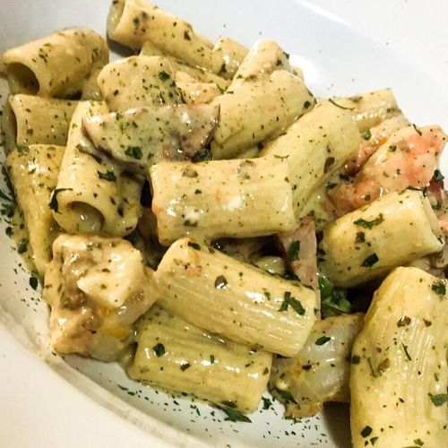 Private Chef- Pesto rigatoni pasta with shrimp for