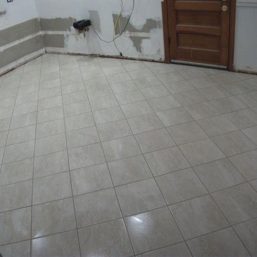 floor on diagonal with ditra system