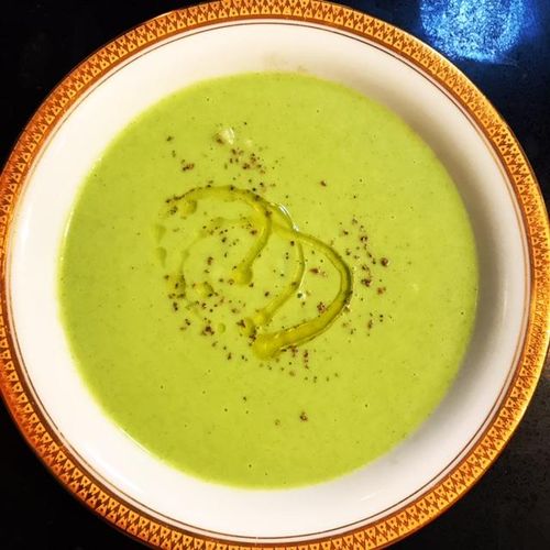 Cream of broccoli soup made with lots of broccoli 