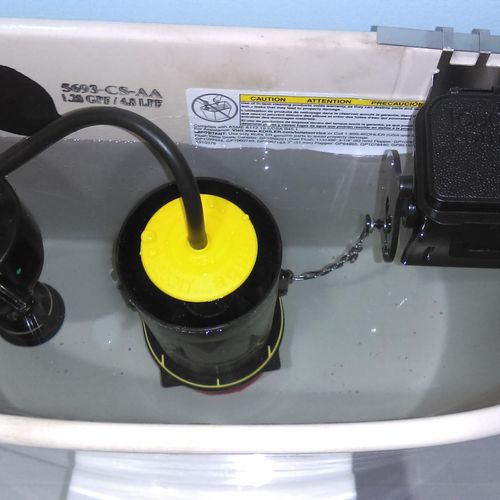 Electronic flasher toilet tank