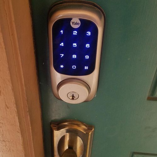 Yale Touchscreen Doorlock