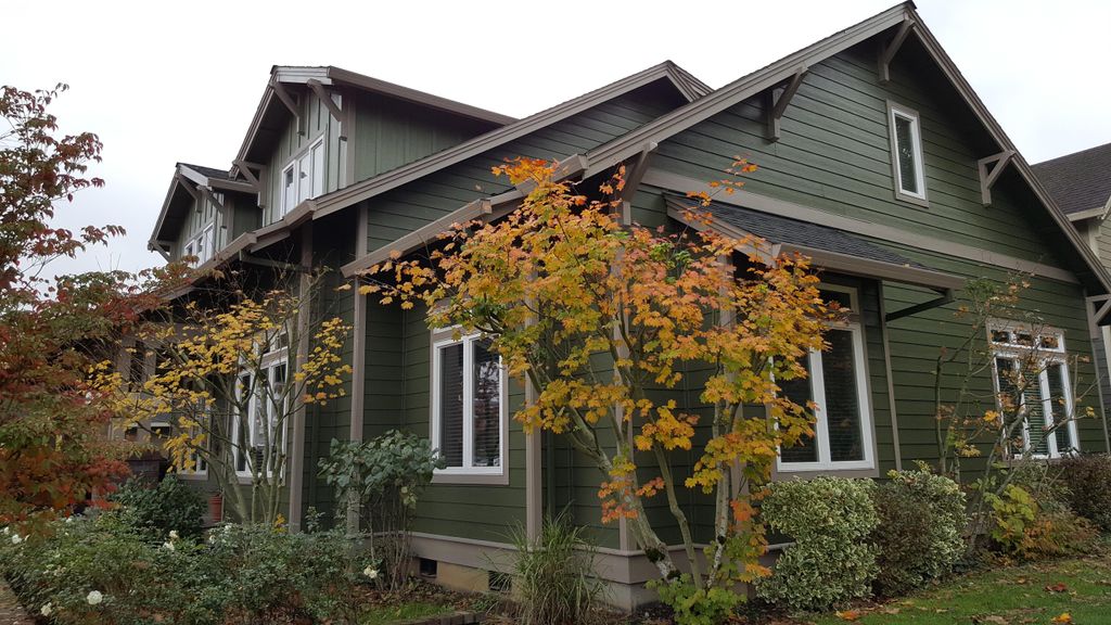 Exterior house painting in Fairview Village, Orego