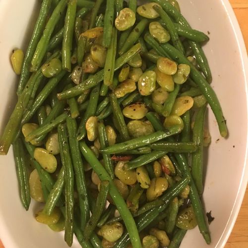 Grilled beans . Green beans and baby Lima beans