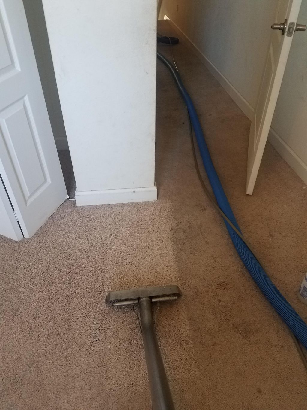 Steam cleaning a guest bedroom with dirty entrance