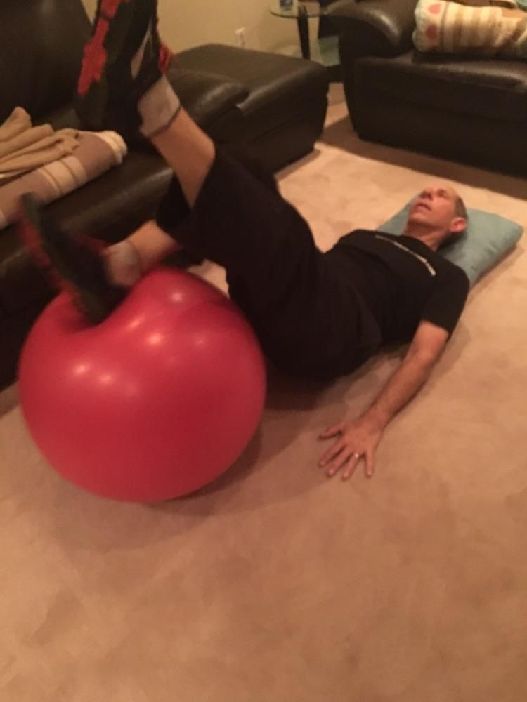 Hamstring/core exercise lifting hips up, pressing 