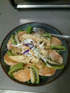 Grilled chicken citrus salad w/ Kiwi, shredded Cab
