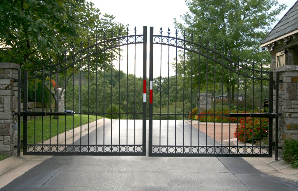 WE WIRE AUTOMATIC GATE SYSTEMS
