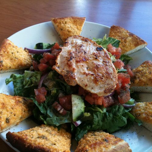 Grilled pitta bread sunburst salad with pico de ga