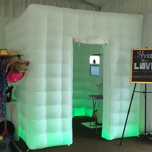 8'x8'x8' inflatable booth