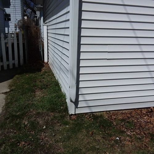 downspouts should extend 6 feet away from foundati