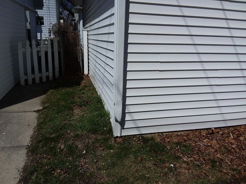 downspouts should extend 6 feet away from foundati