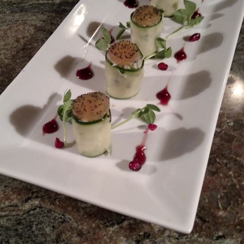 Crab and cucumber rolls with apple/poppy seed gell