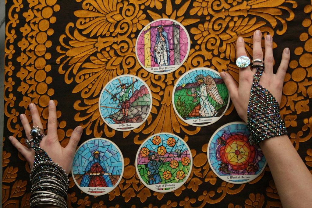 The message in the Motherpeace round tarot cards i