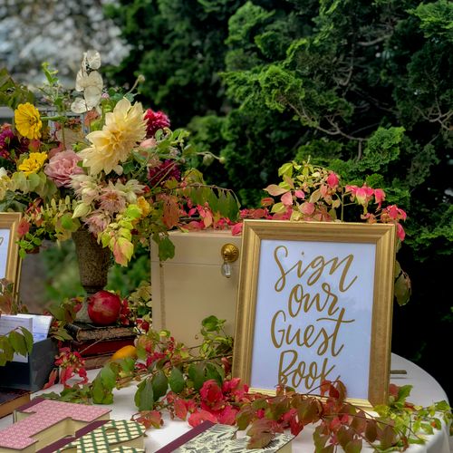 Gift Table at the Botanical Garden's wedding