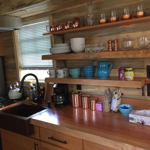 A regular airbnb tiny home I clean in North Portla