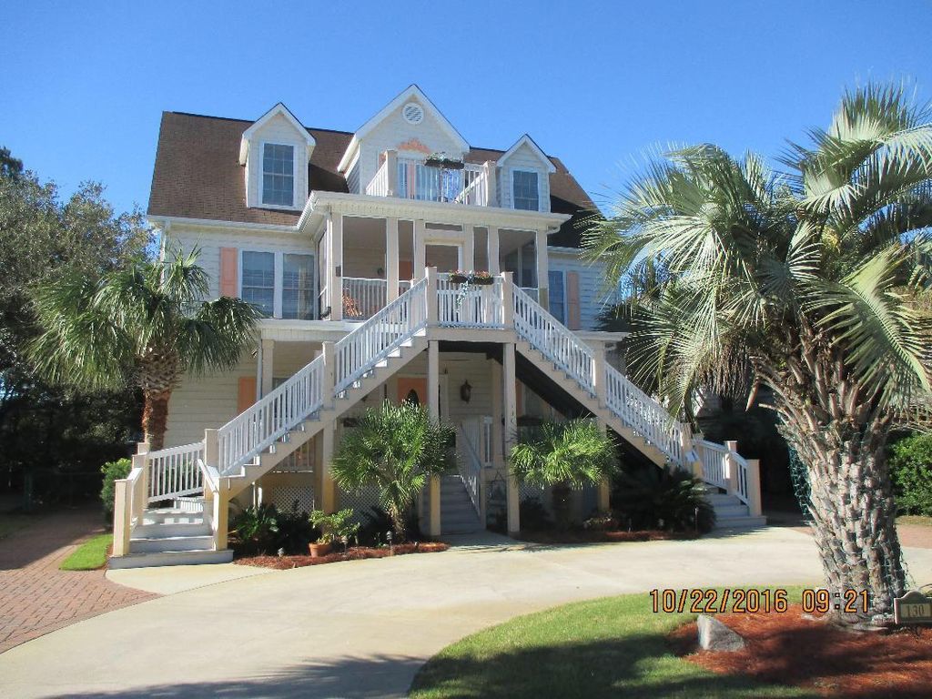 Duro Buildrs removed the stairs on this beach hous
