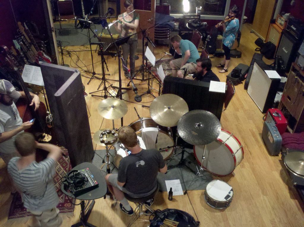 Old House Studio can easily accommodate small or l