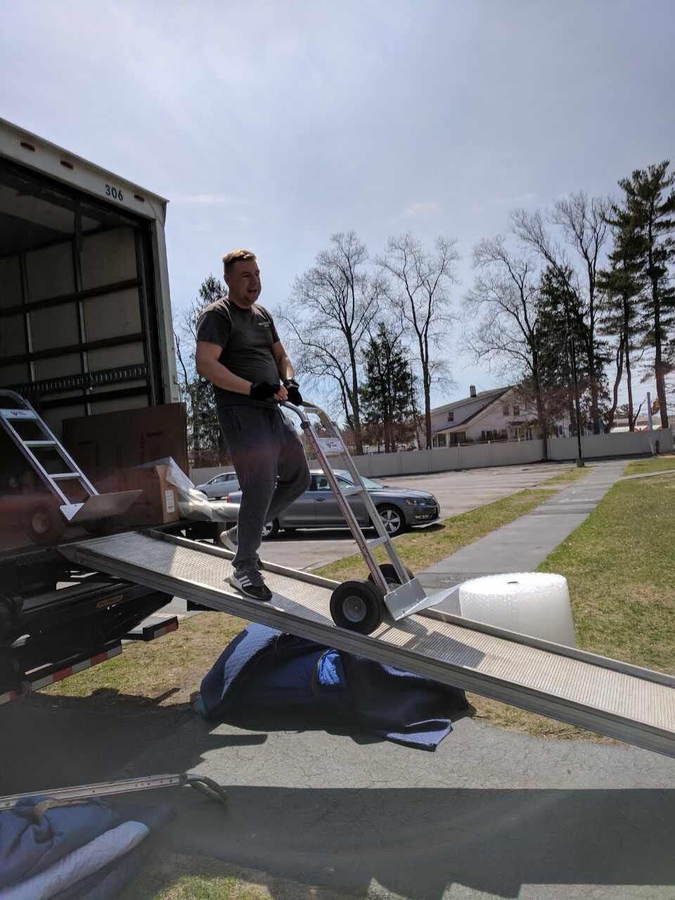 Long Distance Van Lines			
3365 Hollins Ferry Rd, 