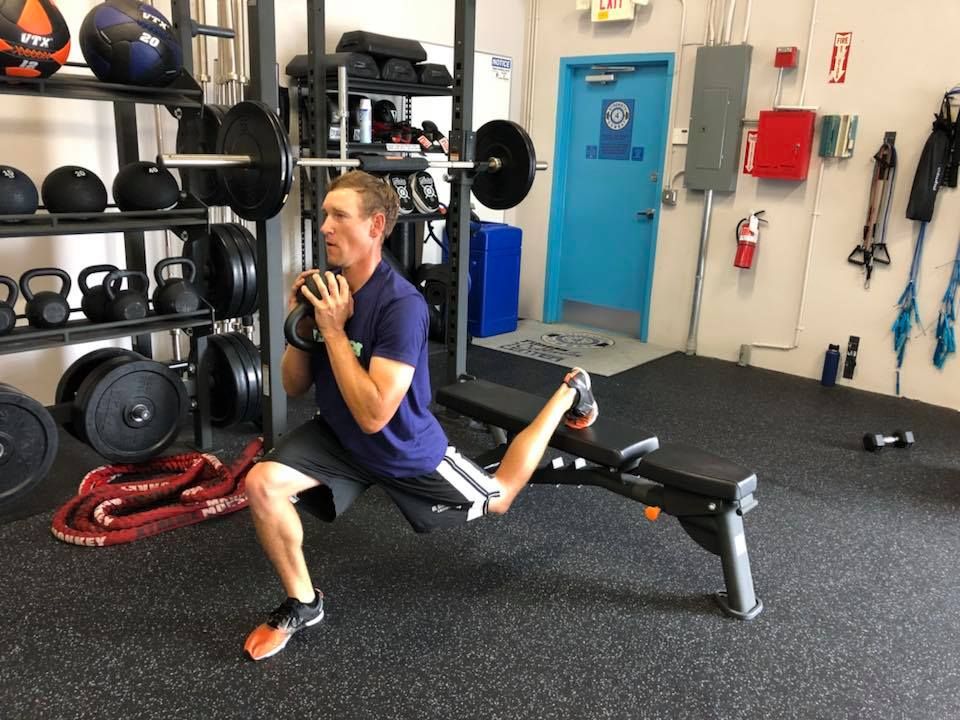 Split leg squat