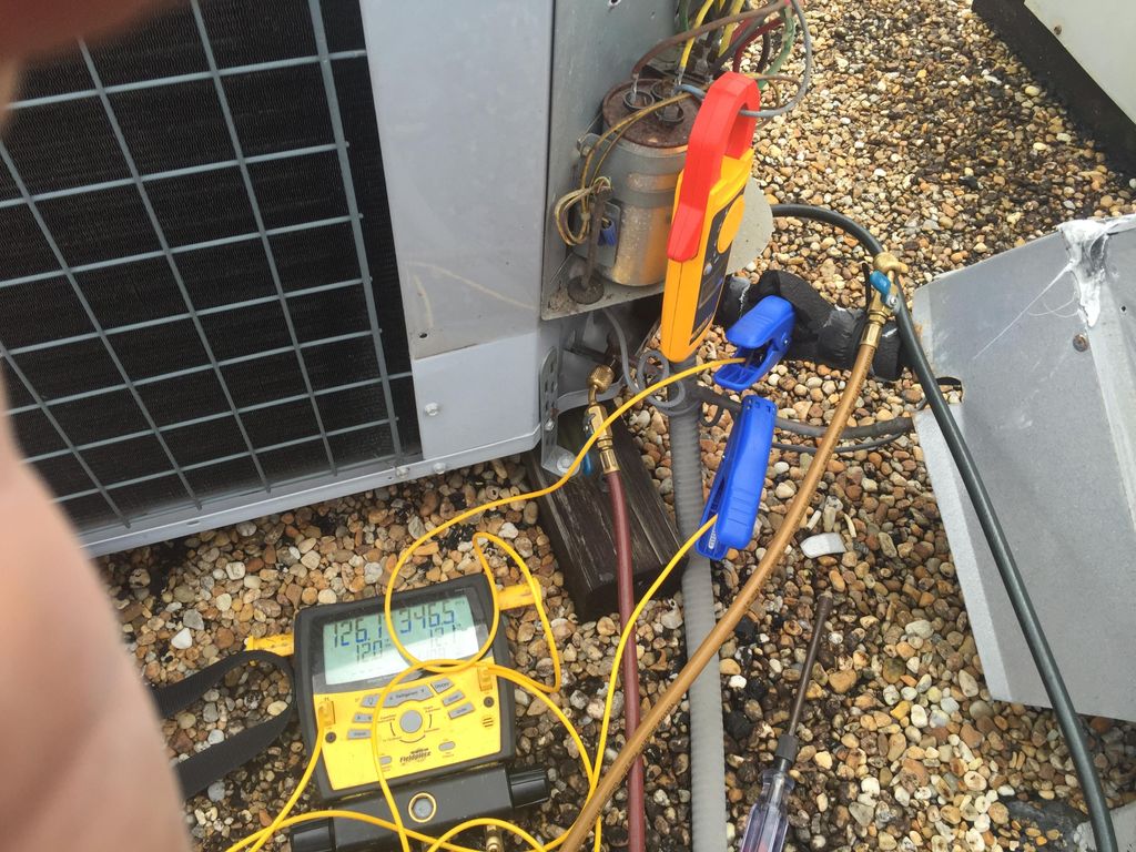 Checking refrigerant levels with up to date techno