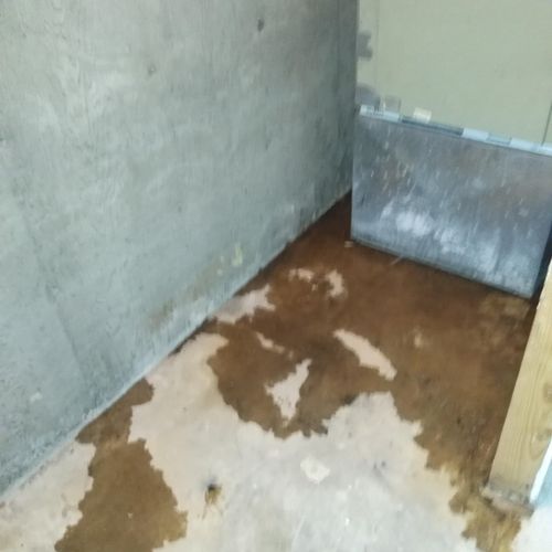 Ground water seeping between exterior foundation w