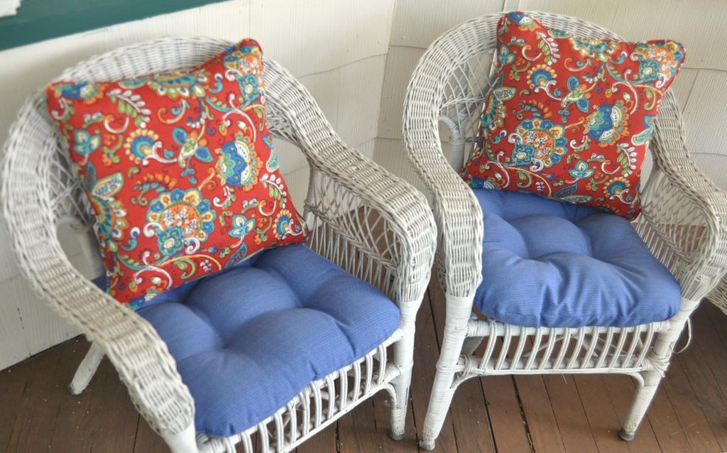 cushions and pillows