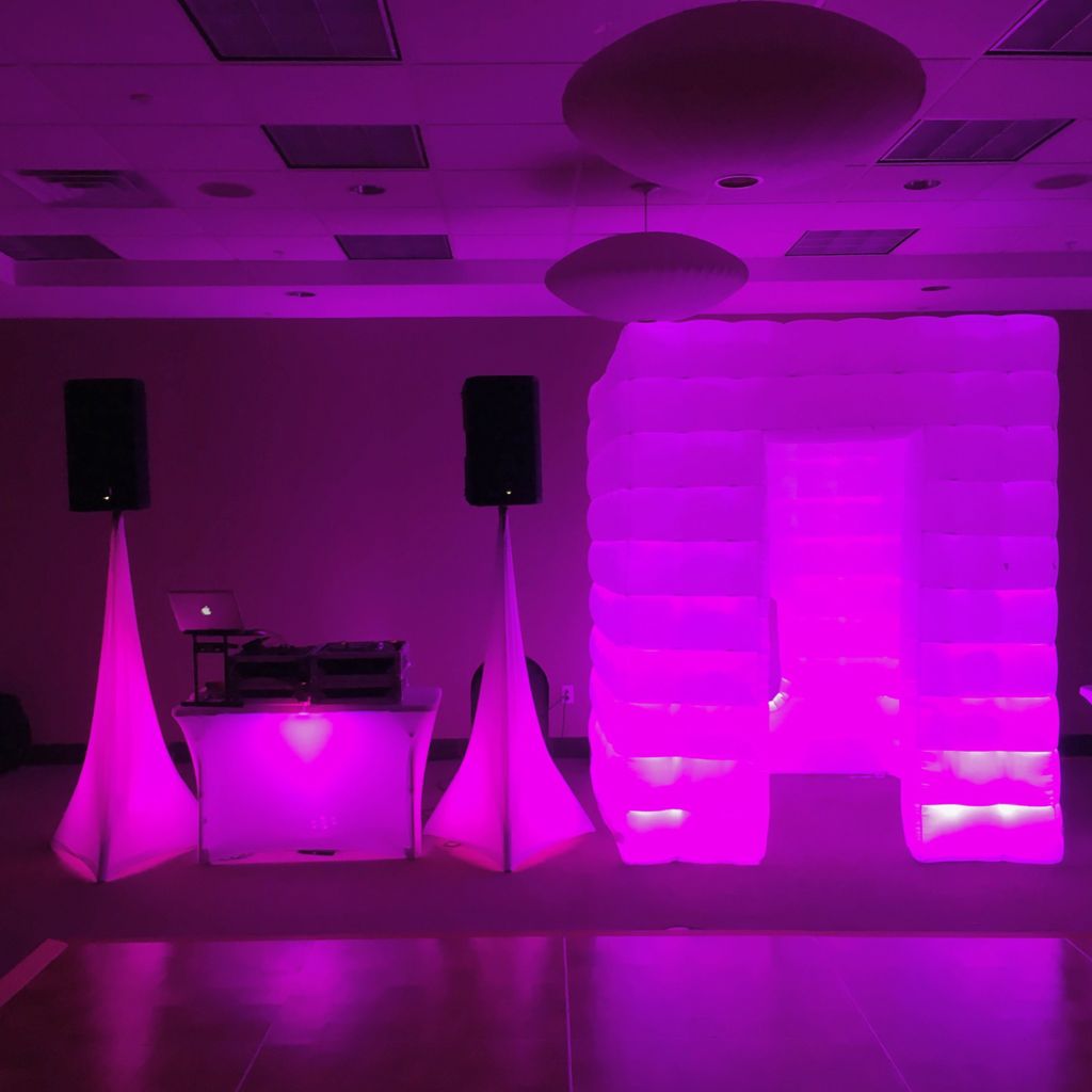 Photo Booth + DJ (Basic Package)