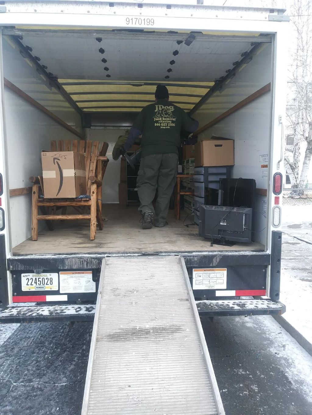 helping a customer pack for long-distance move