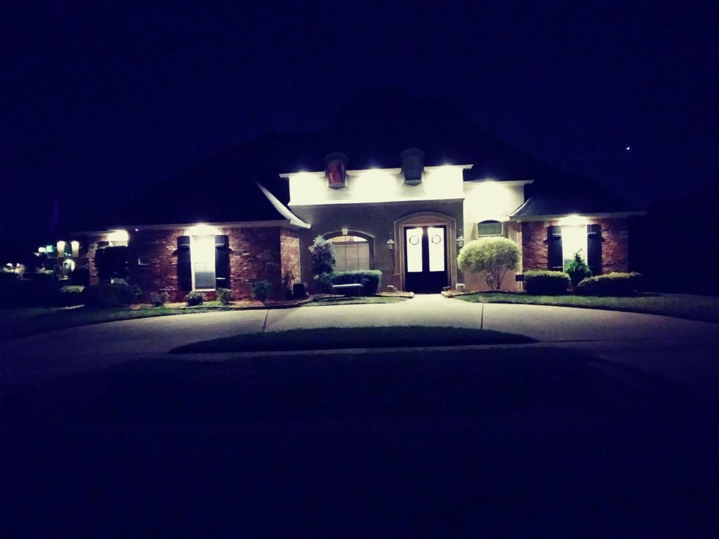 No before pic on this exterior lighting install.