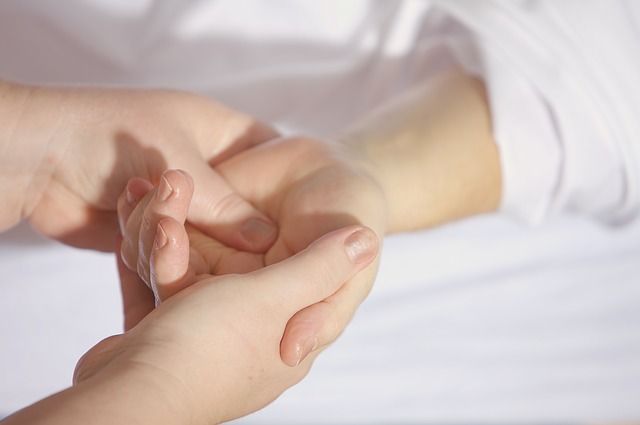 Hand reflexology 