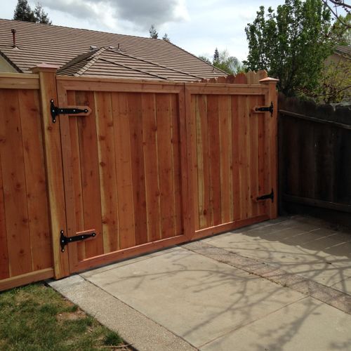 PICTURE FRAME STYLE DOUBLE DRIVE GATE