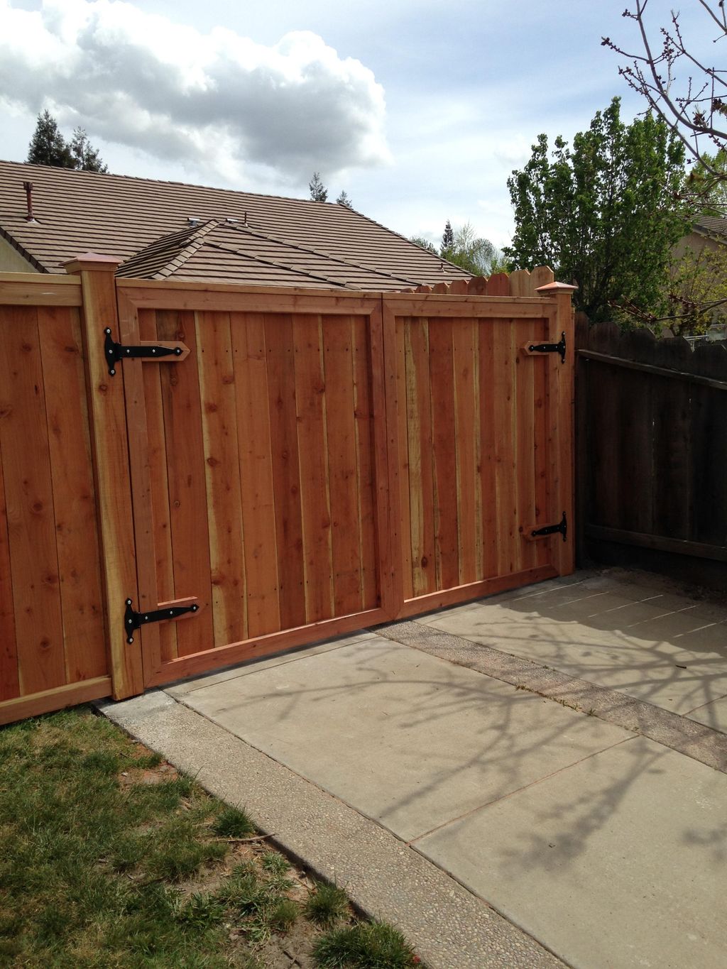 PICTURE FRAME STYLE DOUBLE DRIVE GATE