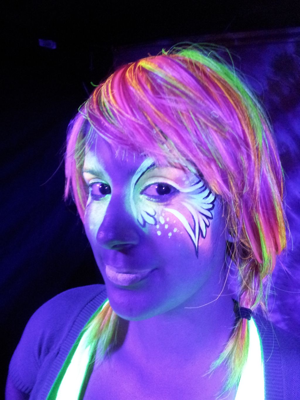 Having a UV blacklight party? Have UV face paintin