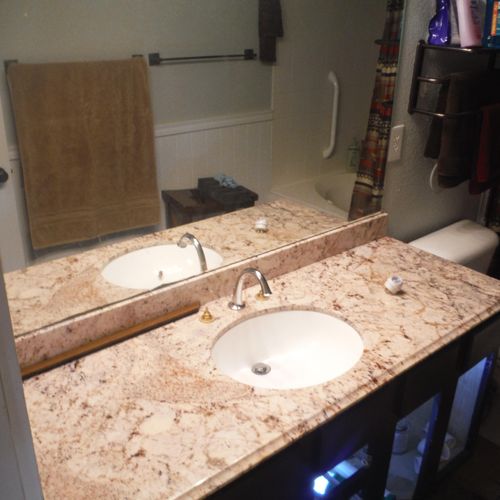 Bathroom vanity with undermounted sink