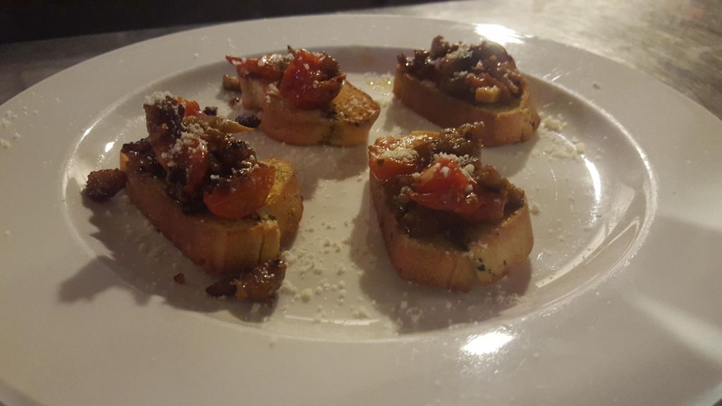Beef tenderloin Crustinis
