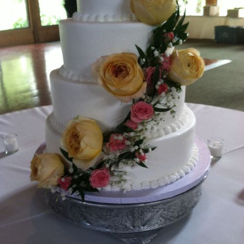 Bridal cake of Juliet Garden Roses