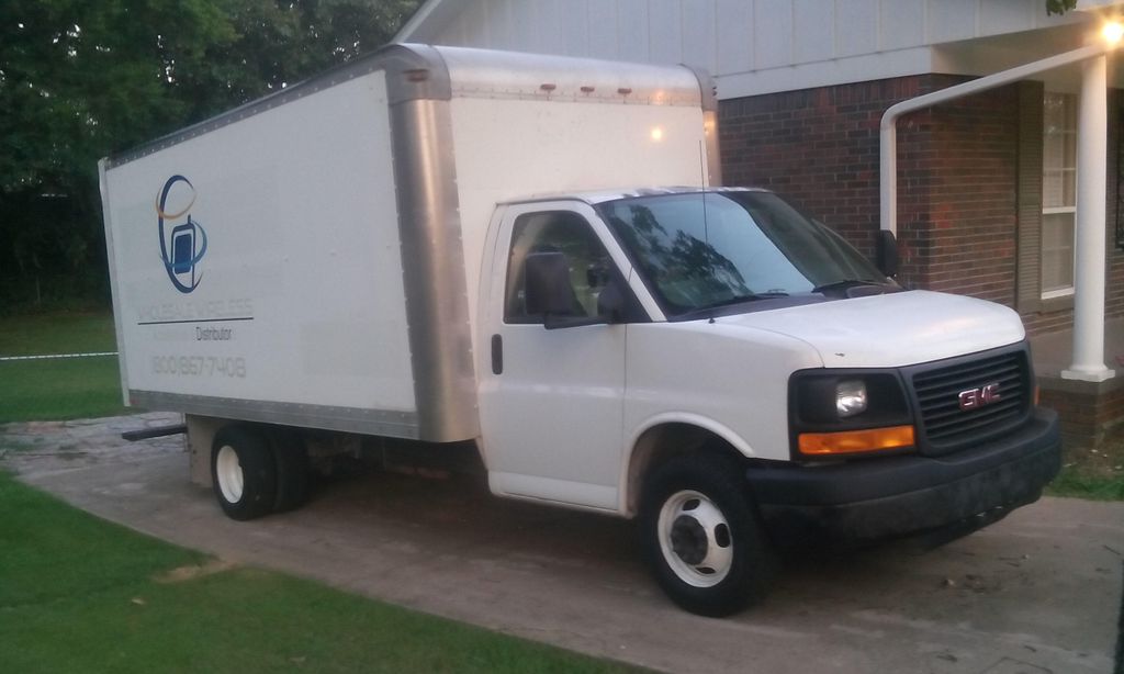 2005 16ft GMC Box -Truck