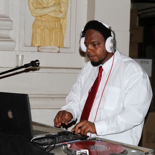 We dj parties, wedding, and corporate events.