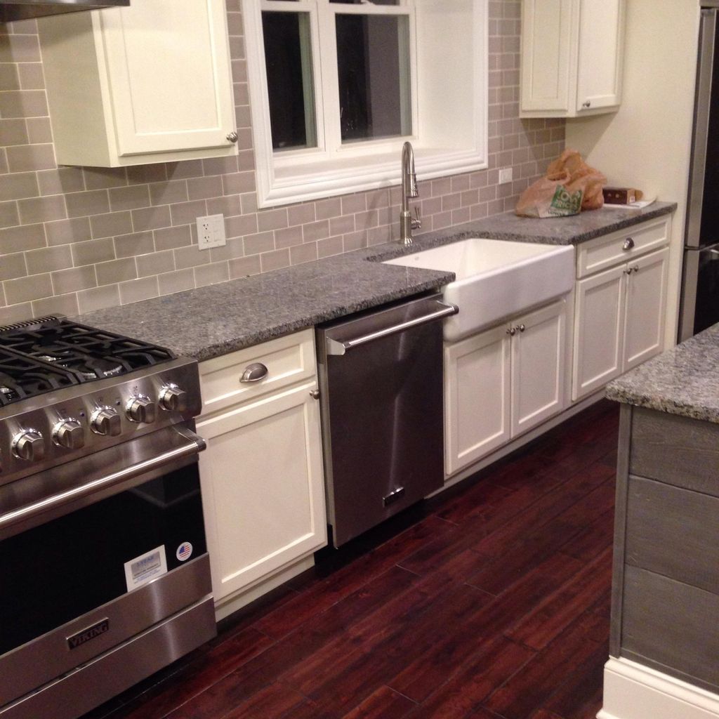 Kitchen cabinets and tile backsplash